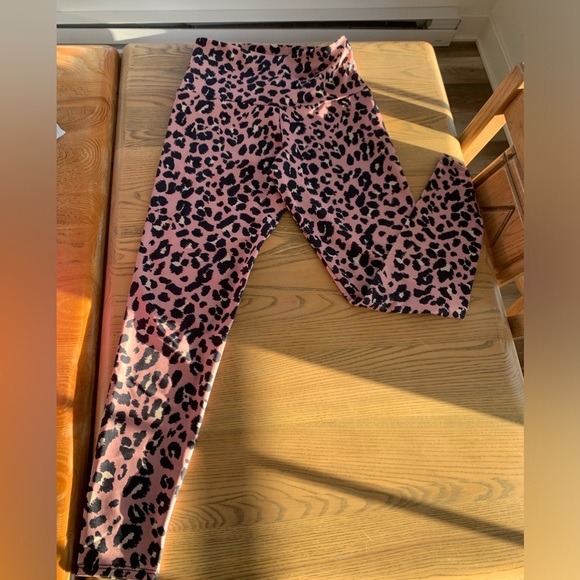 Pink cheetah legging - Picture 2 of 4
